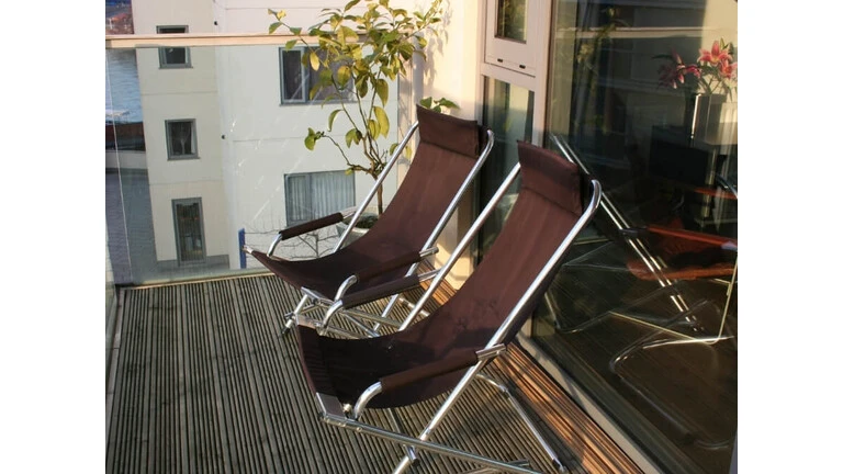 Lehátka na opaľovanie na balkóne